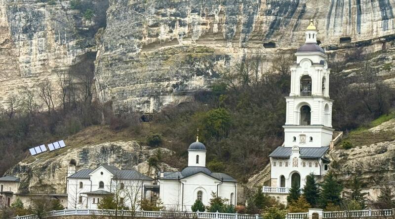 Фото Бахчисарай. Крымское Ханство и пещерный город Чуфут-Кале - вид 30