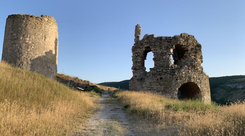 Фото Инкерман: пещерный монастырь, средневековая крепость или завод марочных вин - вид 2