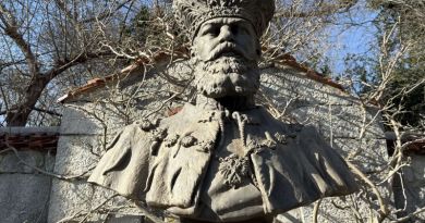 Блистательная Массандра: Императорский дворец, винодельческое предприятие Массандра / Никитский ботанический сад — фото 33