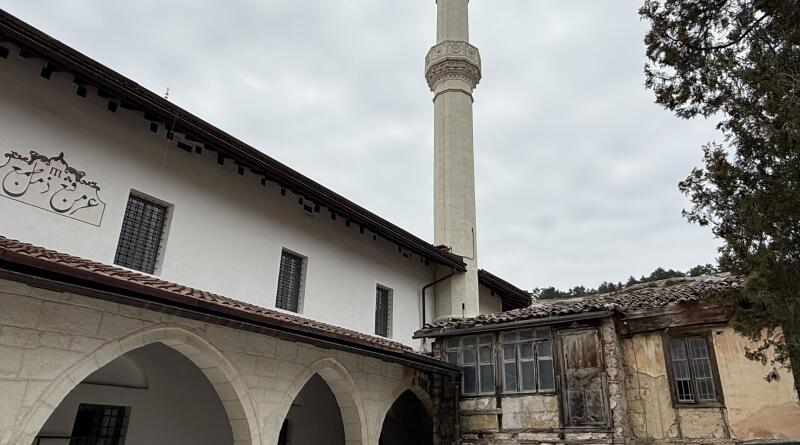 Фото Бахчисарай. Крымское Ханство и пещерный город Чуфут-Кале - вид 3
